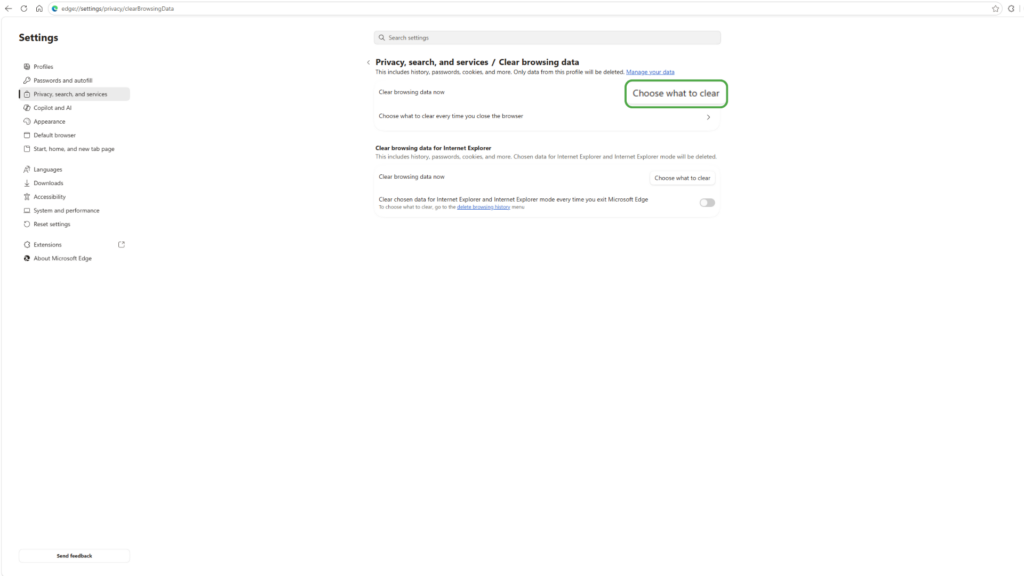 The Choose what to clear button in the Edge privacy settings in highlighted.